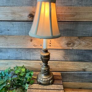 Elegant Brass Accent Lamp with Cream Shade